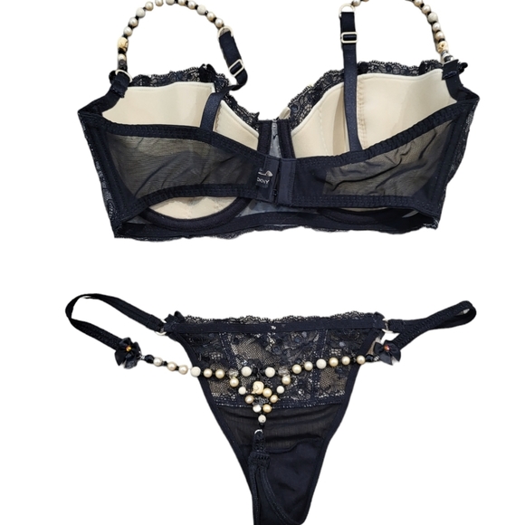 Pearl White & Black Floral Lace Bra & Panty Set with Underwire main image 1